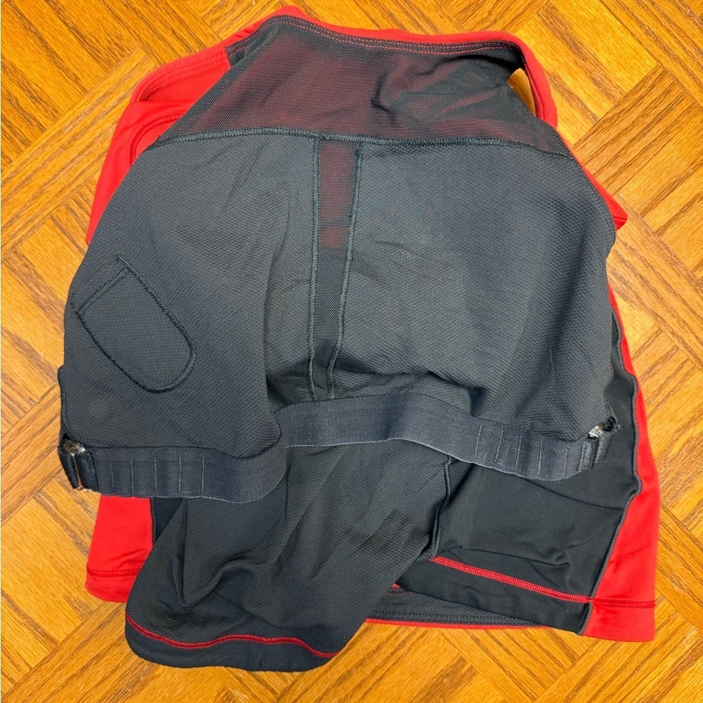 Lululemon Spin It To Win It Tank – Love Red / Deep Coal – Size 6 Built in Bra - Picture 6 of 11